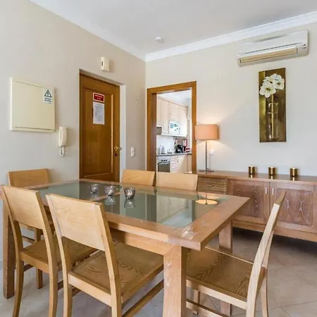 2 Bedroom Floor Apartment, Oasis Parque, Near Alvor At01 ポルティマン