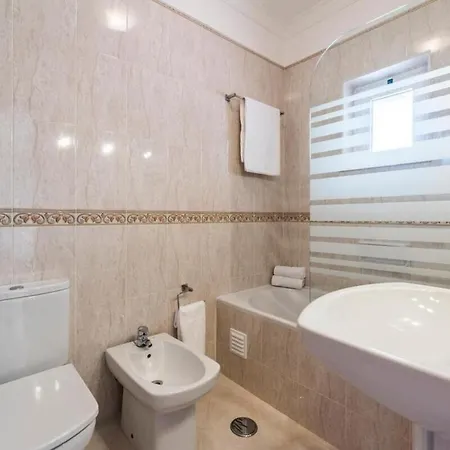 아파트 2 Bedroom Floor Apartment, Oasis Parque, Near Alvor At01